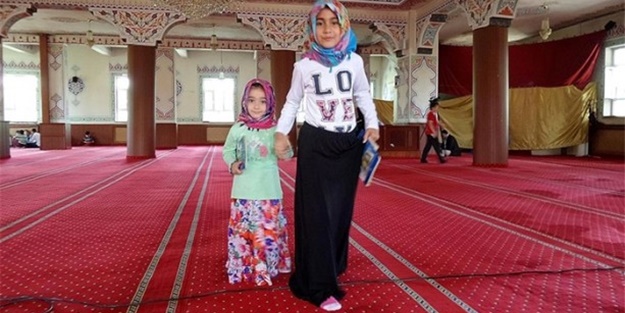 Camiler çocuk cıvıltılarıyla doldu taştı