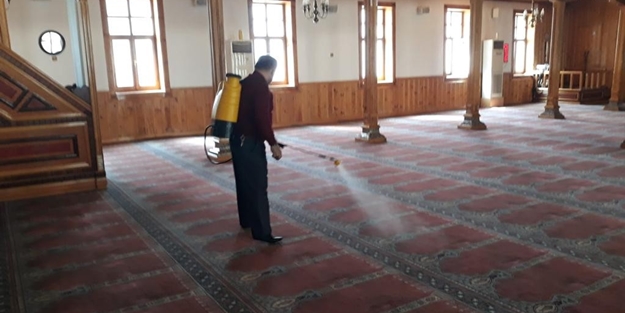 Camiler gül suyu ile yıkandı