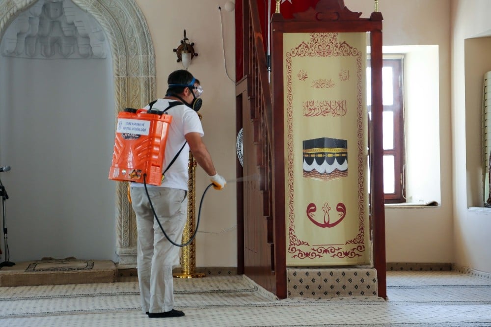 Camiler ibadete hazırlandı 