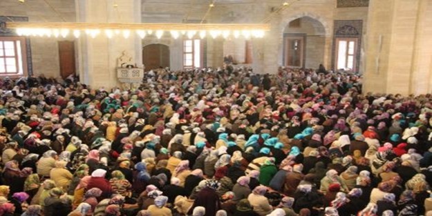 Camiler kadınlar için düzenlendi