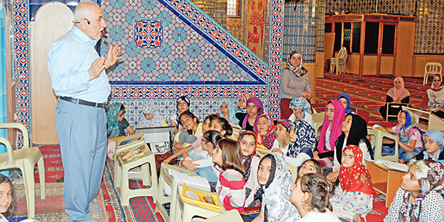 Camiler şenlendi