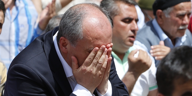 Camilerde poz veren İnce, namaz öğreten öğretmeni sürgün ettirmiş!