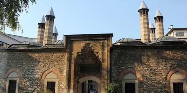 Camilerde yeniden Osmanlı makamında ezan