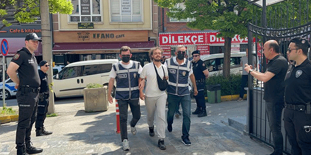 Camilerde yüce Kur'an'a saldıran alçak yakalandı! Gözaltındaki rahatlığı tepki çekti