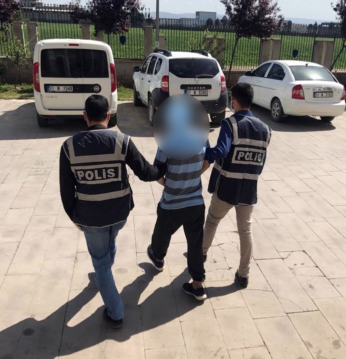 Caminin güvenlik kameralarını çalan şüpheli yakalandı 