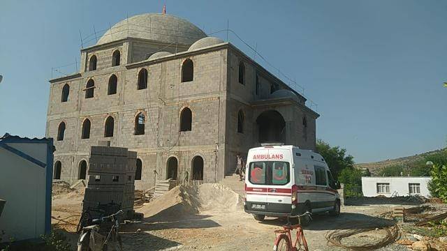 Caminin kubbesinden düşen işçi öldü