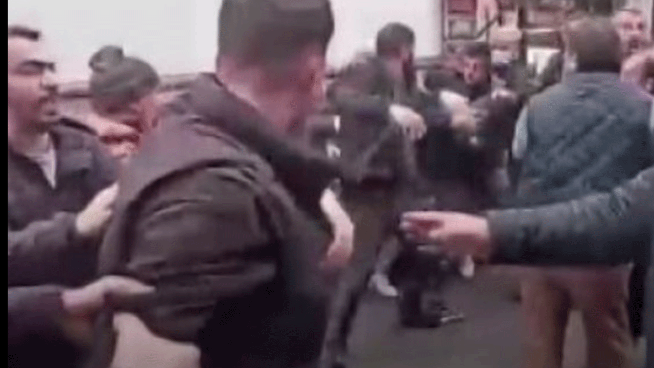 Caminin önünde yaptığı harekete cemaat büyük tepki gösterdi!