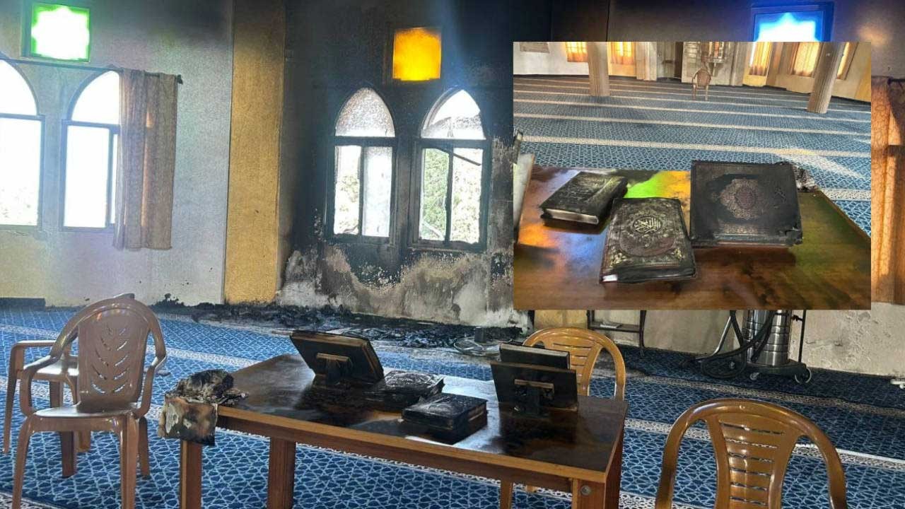 Camiye alçak saldırı! Duvarlara "Kınamaya devam edin" yazdılar