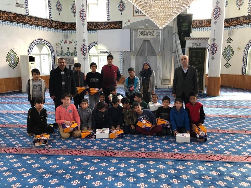 Camiye geldiler, ödülleri kaptılar 