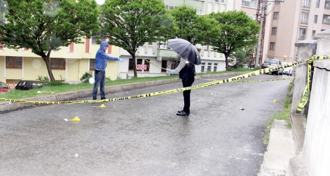 Cami'ye giderken silahlı saldırıya uğradı