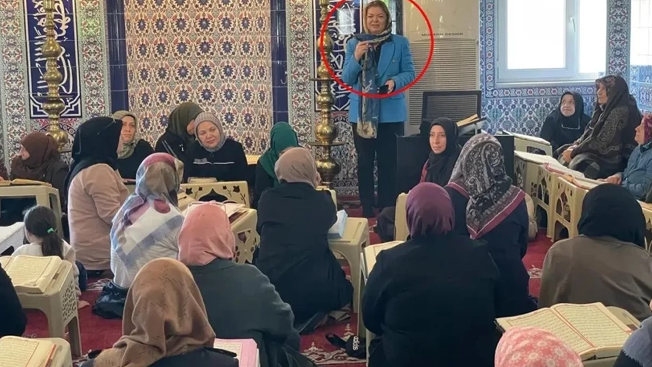 'Camiye siyaset sokulmaz' diyen CHP'liler camide propaganda yaptı!