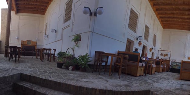 Camiyi içkili kafe yaptılar! Tarihi yerle bir ettiler