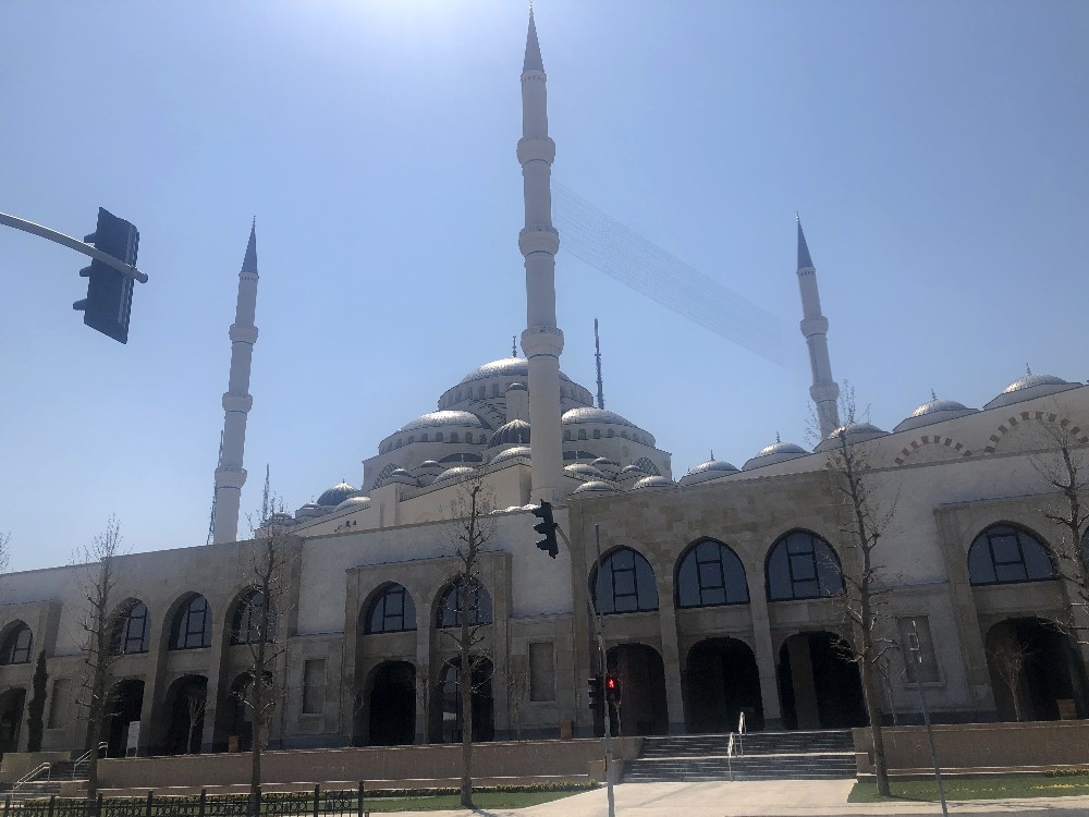Çamlıca Camii korona virüs tedbirleri kapsamında bu Cuma da kapalı 