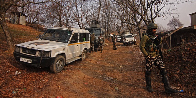 Cammu Keşmir'de çatışma: 2 ölü