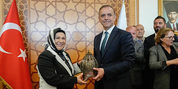 Çamur at izi kalsın! İmamoğlu'nun reklamcısının 'jakuzi' iftirasını CHP'li yeni belediye başkanı yalanladı