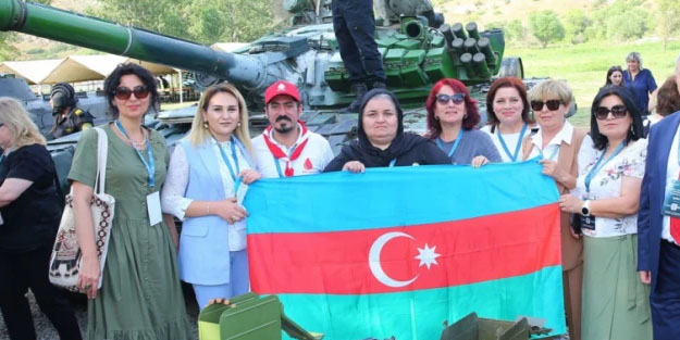 Azerbaycan ordusunun gurur günü! Türkiye dostu: Kardeş ülke Azerbaycanlı Mehmetçikleri ziyaret etti