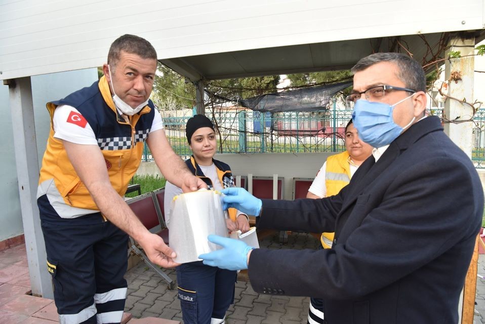 Çan Belediyesi 3 boyutlu maske üreterek sağlık çalışanlarına hediye etti 