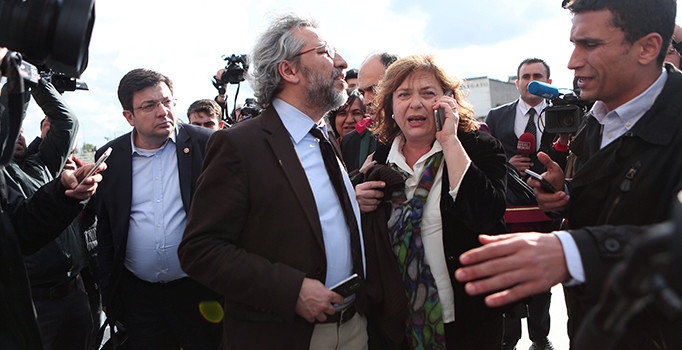Can Dündar'a silahlı saldırıda Şahin tutuklandı, 3 kişi serbest