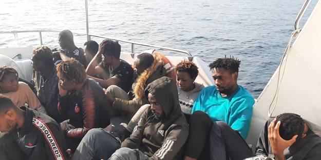 Çanakkale'de 14 düzensiz göçmen yakalandı