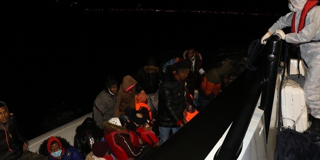 Çanakkale açıklarında 23 sığınmacı kurtarıldı