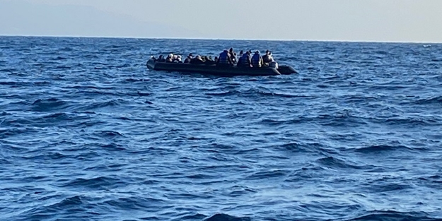 Çanakkale açıklarında 35 düzensiz göçmen kurtarıldı