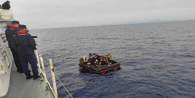 Çanakkale açıklarında 46 düzensiz göçmen kurtarıldı