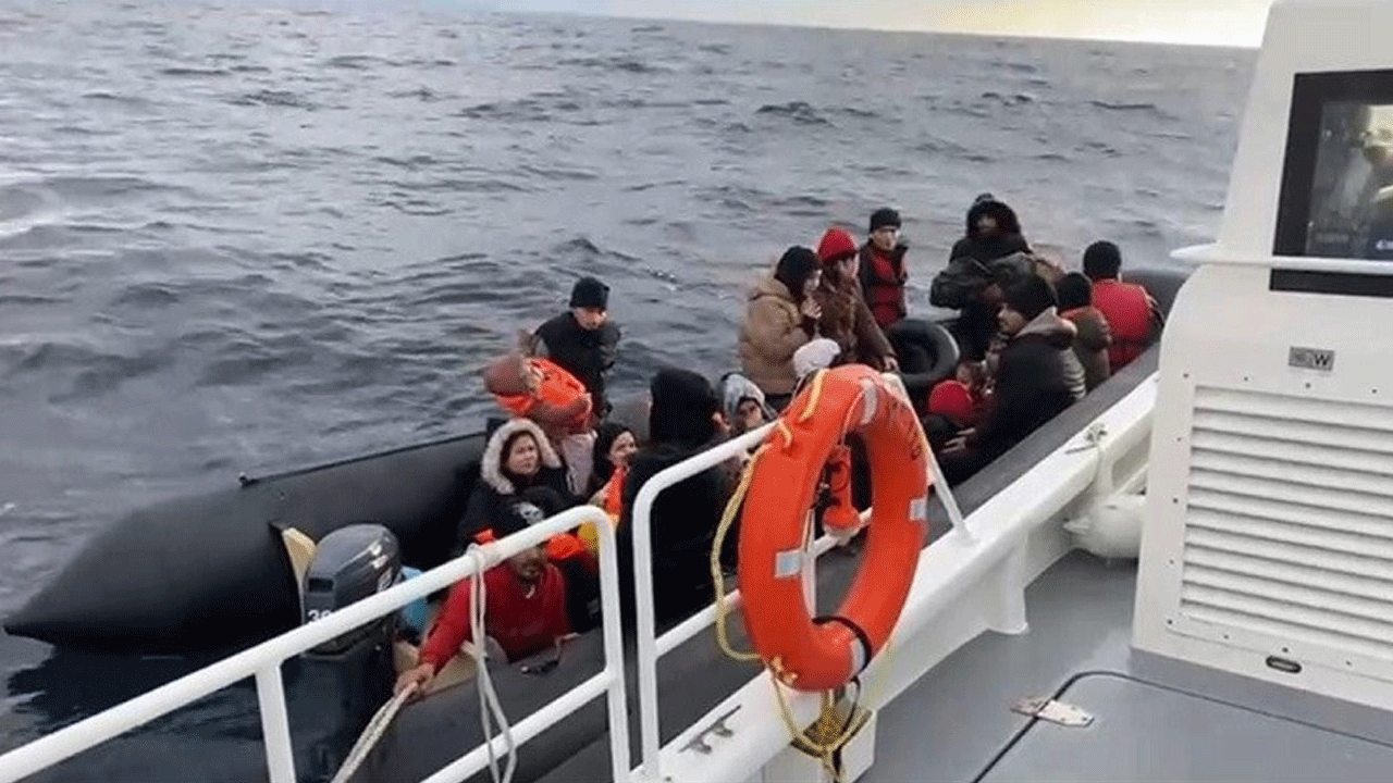 Çanakkale açıklarında hareketli saatler