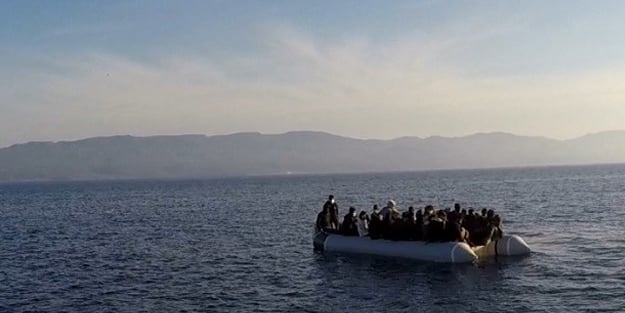 Çanakkale açıklarında onlarca göçmen kurtarıldı