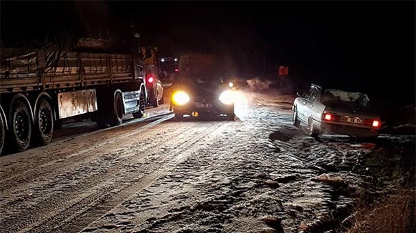 Çanakkale-Balıkesir karayolu trafiğe kapandı