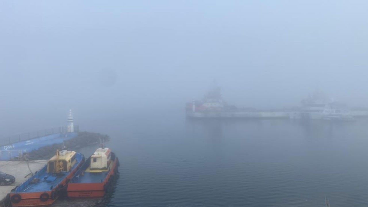 Çanakkale boğazı sis nedeniyle geçişlere kapatıldı