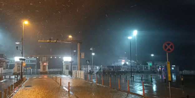 Boğaz ulaşımına kar engeli!