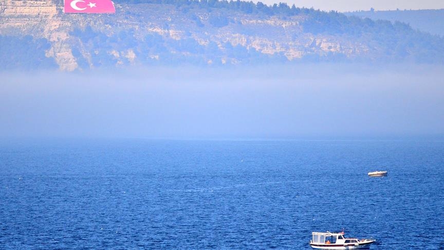 Çanakkale Boğazı yoğun sis nedeniyle çift yönlü transit gemi geçişlerine kapatıldı