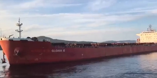 Çanakkale Boğazı'nda arızalanan gemi limana yanaştırıldı