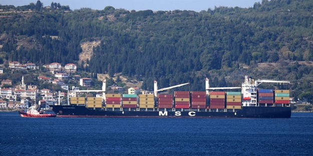 Çanakkale Boğazı'nda hareketli anlar! Gemi limana çekildi