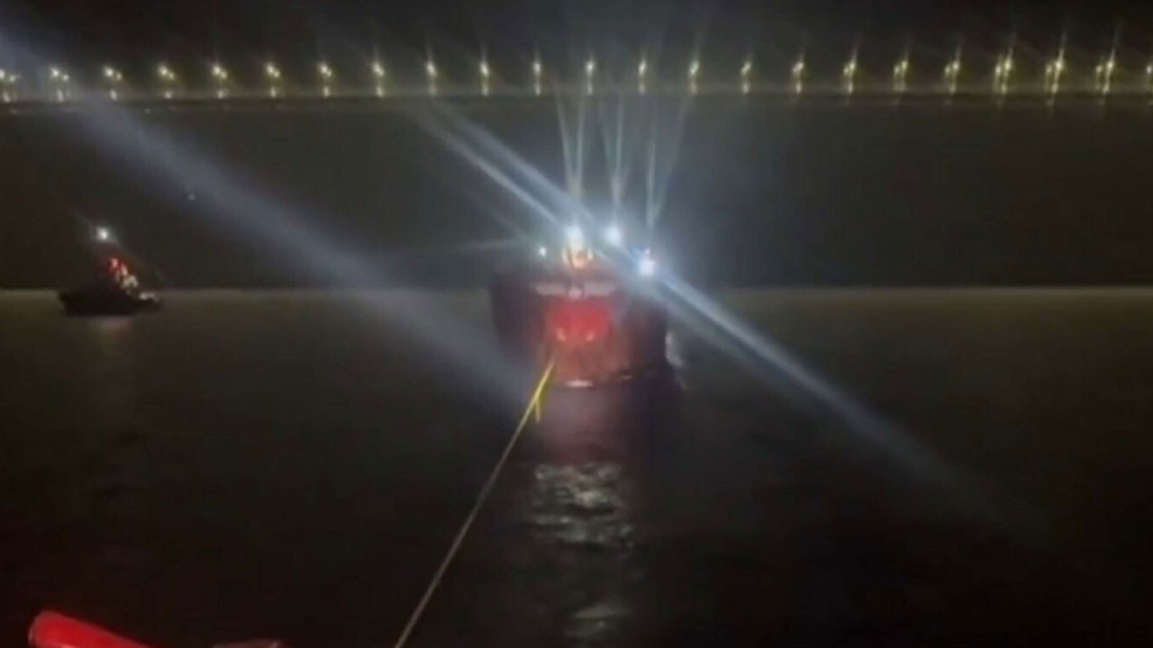 &Ccedil;anakkale Boğazı&rsquo;nda kargo gemisi arızalandı