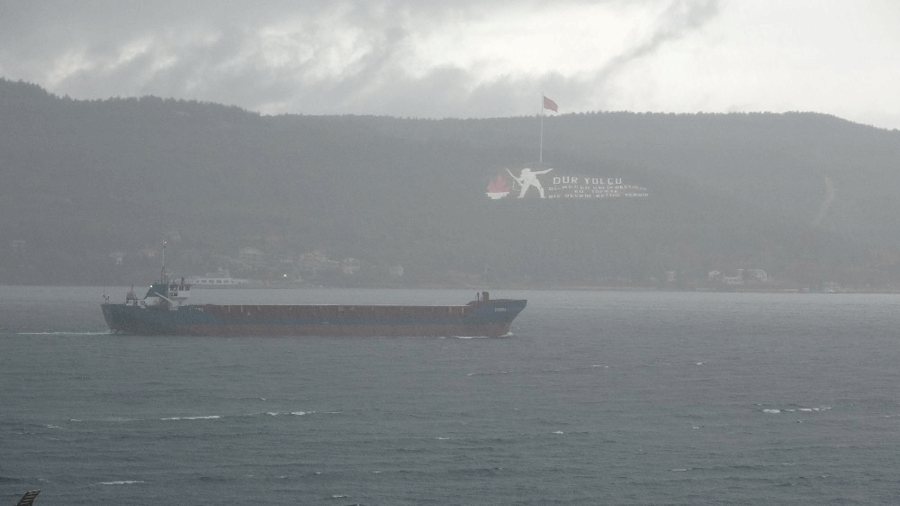 Çanakkale'de gemi trafiği kapatıldı