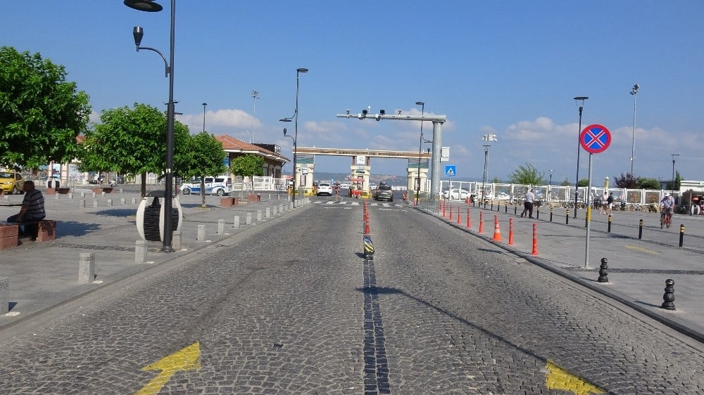 Çanakkale iskelesindeki uzun araç kuyrukları son buldu 