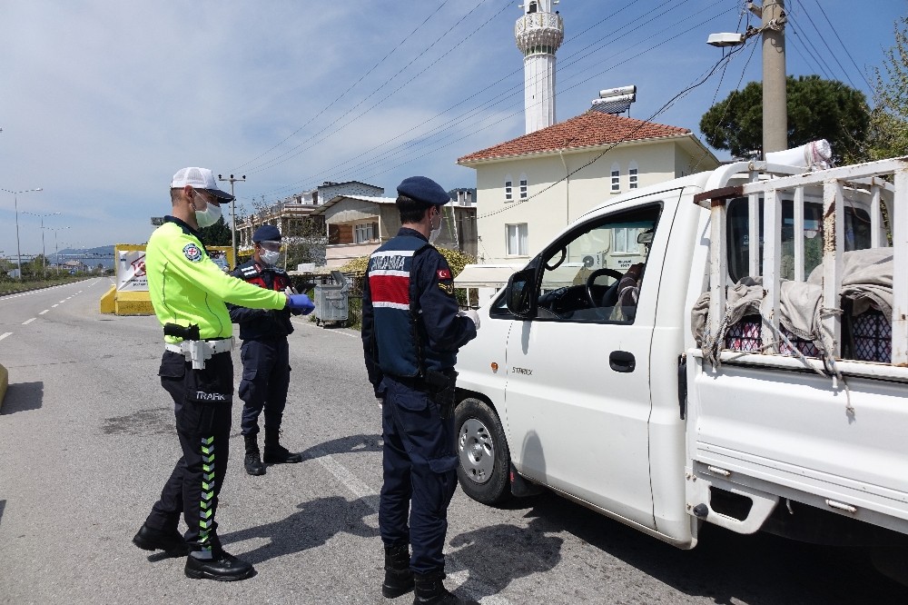 Çanakkale kontrol noktalarında korona virüs denetimi 