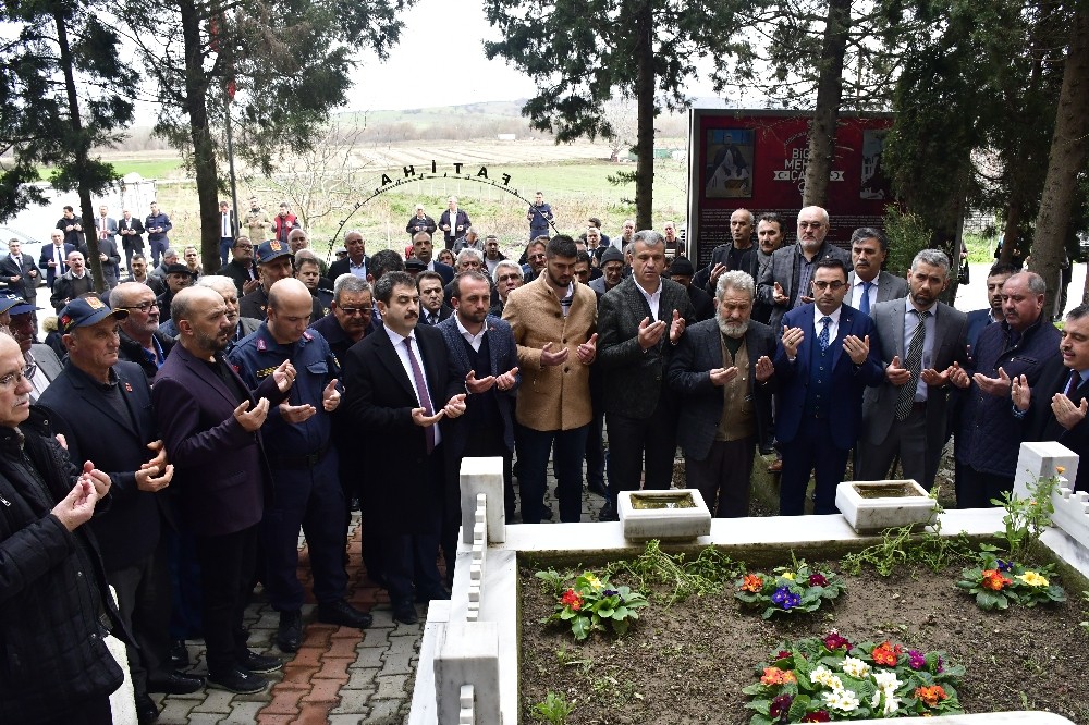 Çanakkale savaşlarının ilk kahramanlarından Bigalı Mehmet Çavuş kabri başında anıldı 