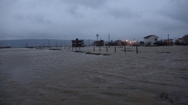 Çanakkale Umurbey sular altında kaldı