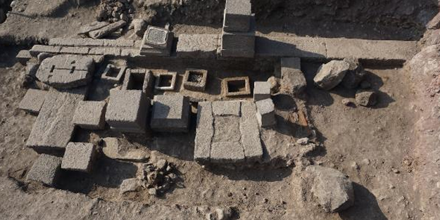 Çanakkale'de 2 bin 300 yıllık aile mezarı bulundu