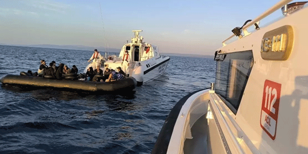 Çanakkale'de 56 göçmen kurtarıldı