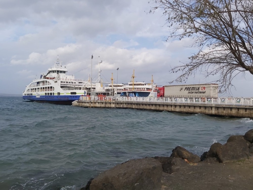 Çanakkale’de bazı ada seferleri iptal edildi 