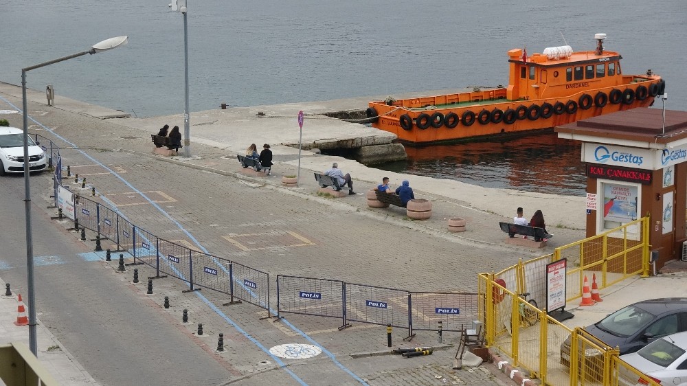 Çanakkale’de bazı gençler sosyal mesafe kurallarını hiçe saydı 