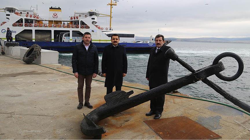 Çanakkale'de denizden 3 tonluk tarihi çapa çıkarıldı