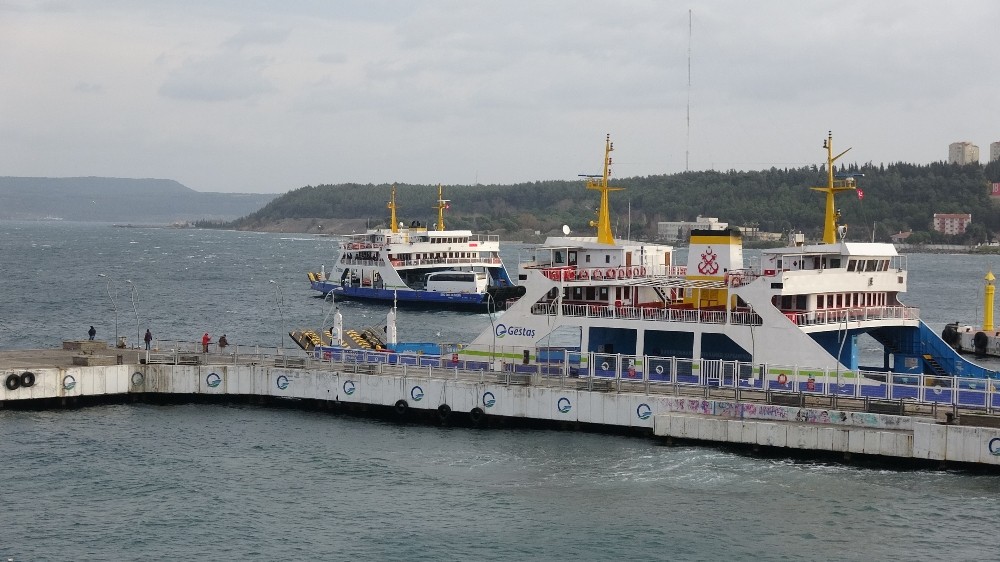 Çanakkale’de fırtına sebebiyle bazı ada seferleri iptal 