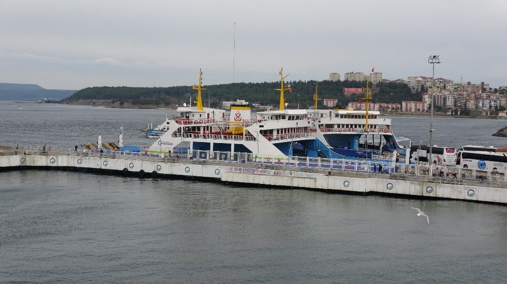 Çanakkale’de Gökçeada ve Bozcaada seferlerine fırtına engeli 