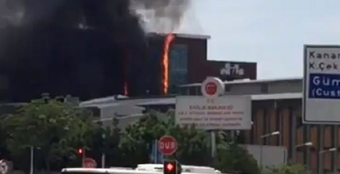Çanakkale'de hurda deposunda korkutan yangın