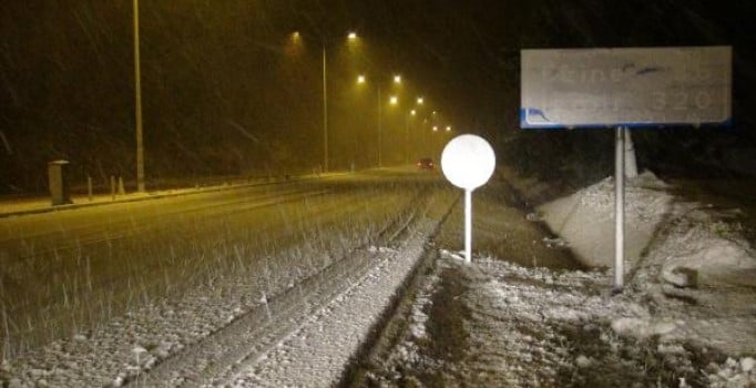 Çanakkale'de kar yağışı hayatı olumsuz etkiledi