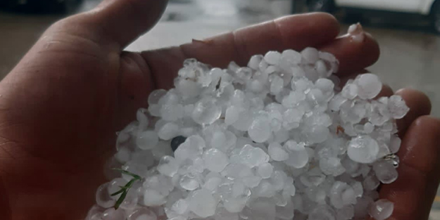 Çanakkale’de nohut büyüklüğünde dolu yağdı